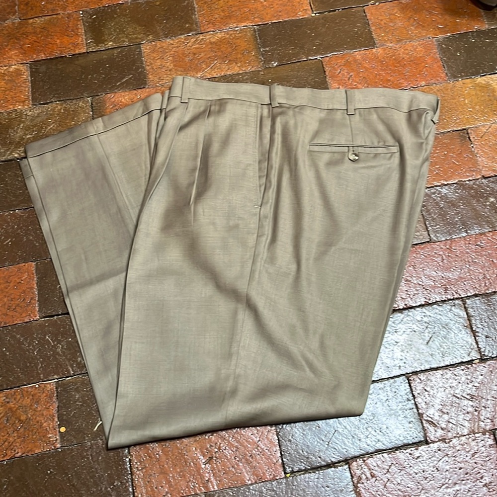 MEN TROUSER PANTS -40 X 30 PLEATED/ CUFFS Roundtree & York/ champagne color 1037